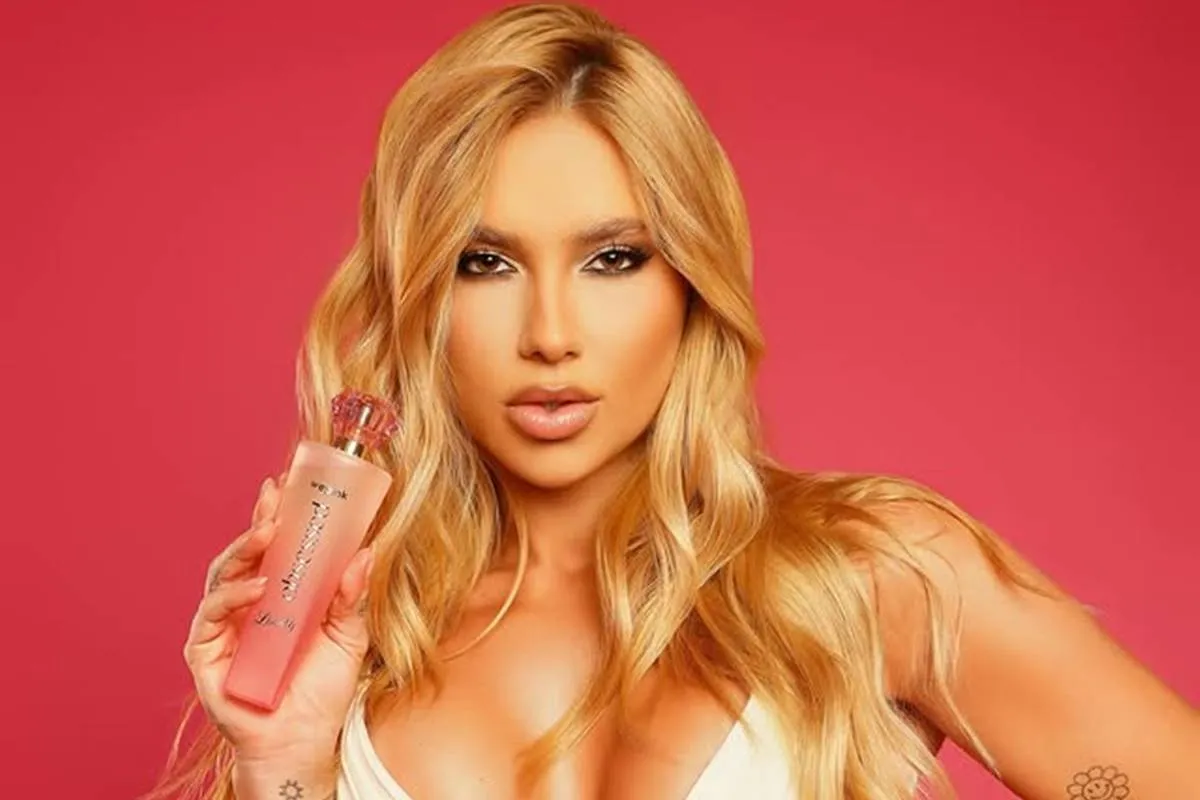 9e6333af Virginia Fonseca Wepink