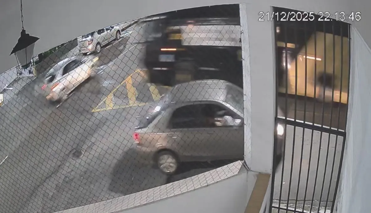 Onibus Invade Supermercado Em Juiz De Fora